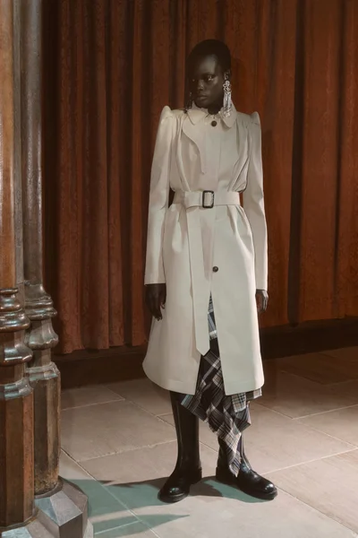 Look 19